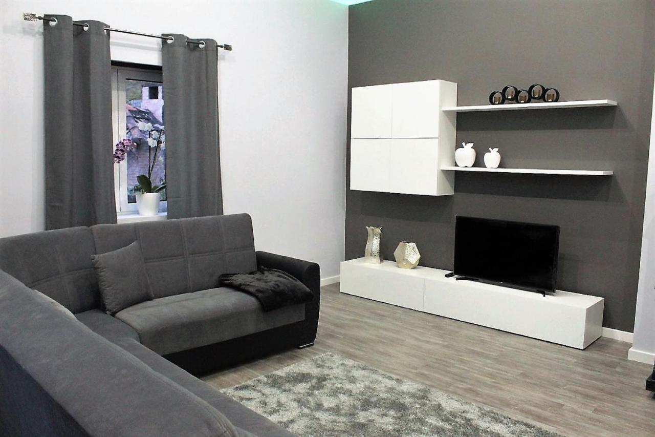 Cottage Quinze, Contemporary Designed Cottage With Swimming Pool 蓬塔德尔加达 外观 照片