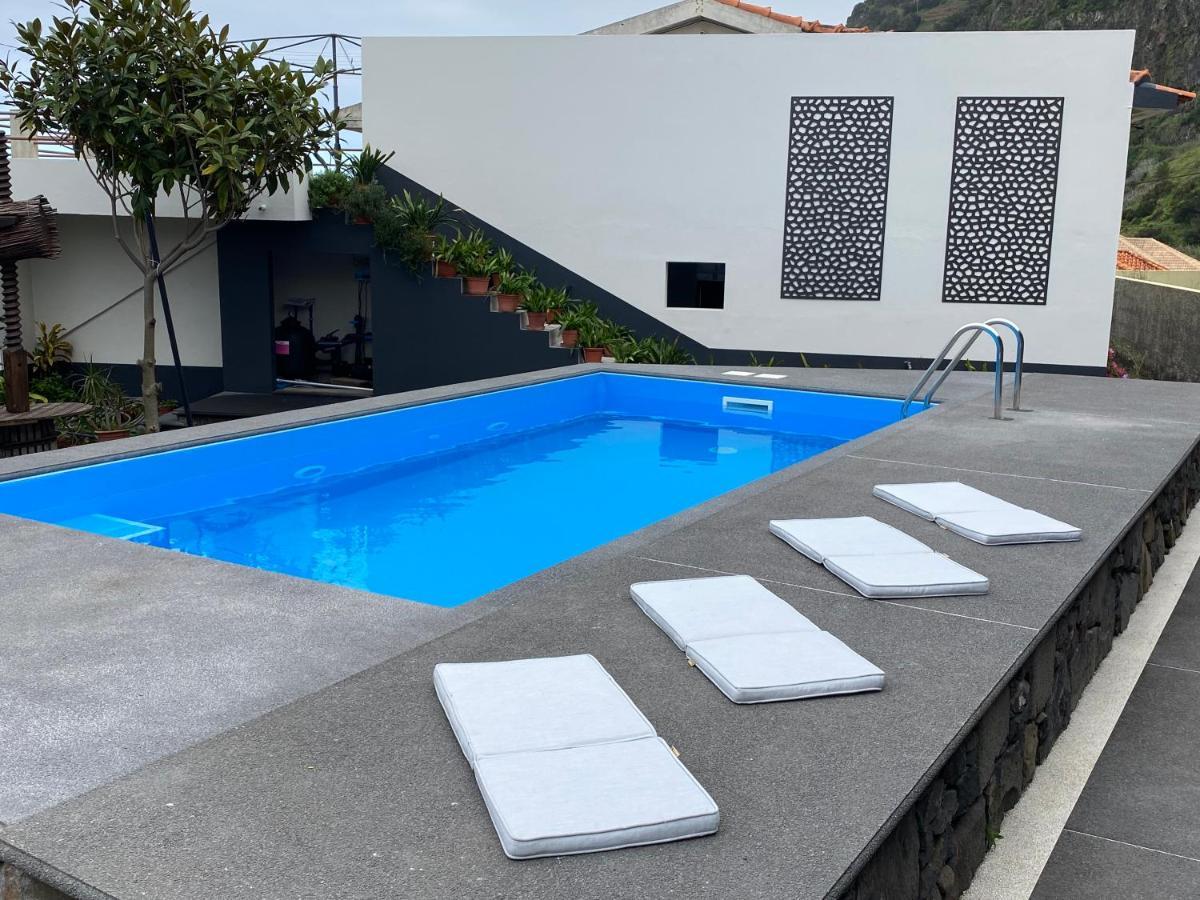 Cottage Quinze, Contemporary Designed Cottage With Swimming Pool 蓬塔德尔加达 外观 照片